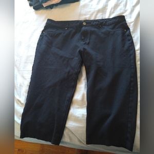 Size 16 blk Capri pants
